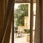 La Fugue -demeure Historique Située Dans Un Château -proche De Uzes Et Nimes 4*