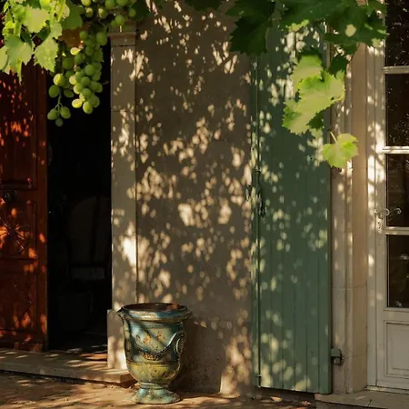 Maison d'hôtes La Fugue -demeure Historique Située Dans Un Château -proche De Uzes Et Nimes