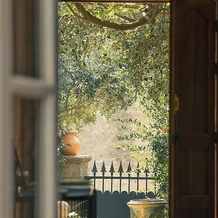 Maison d'hôtes La Fugue -demeure Historique Située Dans Un Château -proche De Uzes Et Nimes