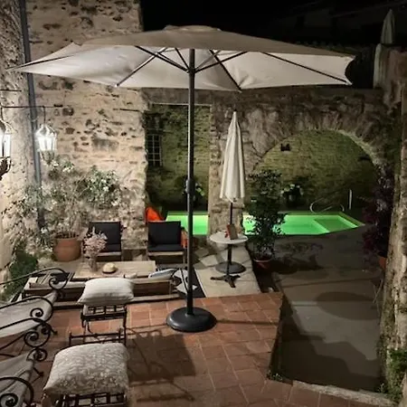 La Fugue -demeure Historique Située Dans Un Château -proche De Uzes Et Nimes Maison d'hôtes