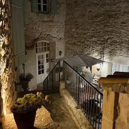 La Fugue -demeure Historique Située Dans Un Château -proche De Uzes Et Nimes *
