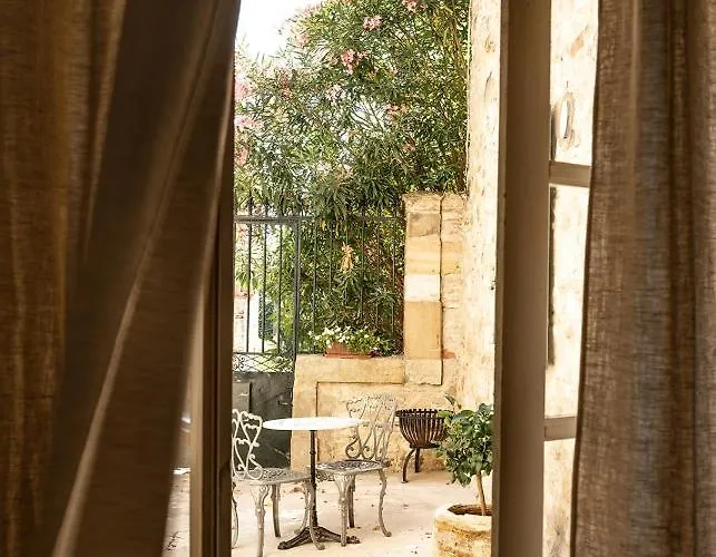 La Fugue, Demeure Historique Proche De Uzes,nimes,cevennes 4*