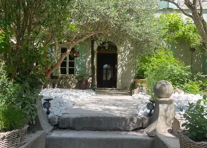 La Fugue, Demeure Historique Proche De Uzes,nimes,cevennes 4* Brignon